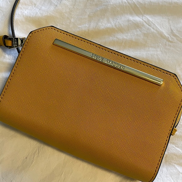 Steve Madden Handbags - Steve Madden Bkarlee Crossbody Bag